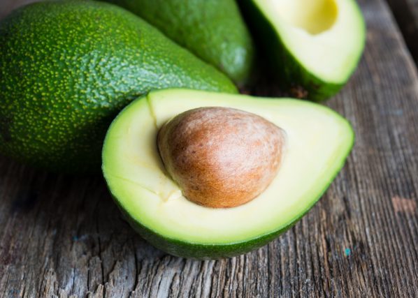 abacate Os alimentos saudáveis que previnem espinhas (e como consumi-los)