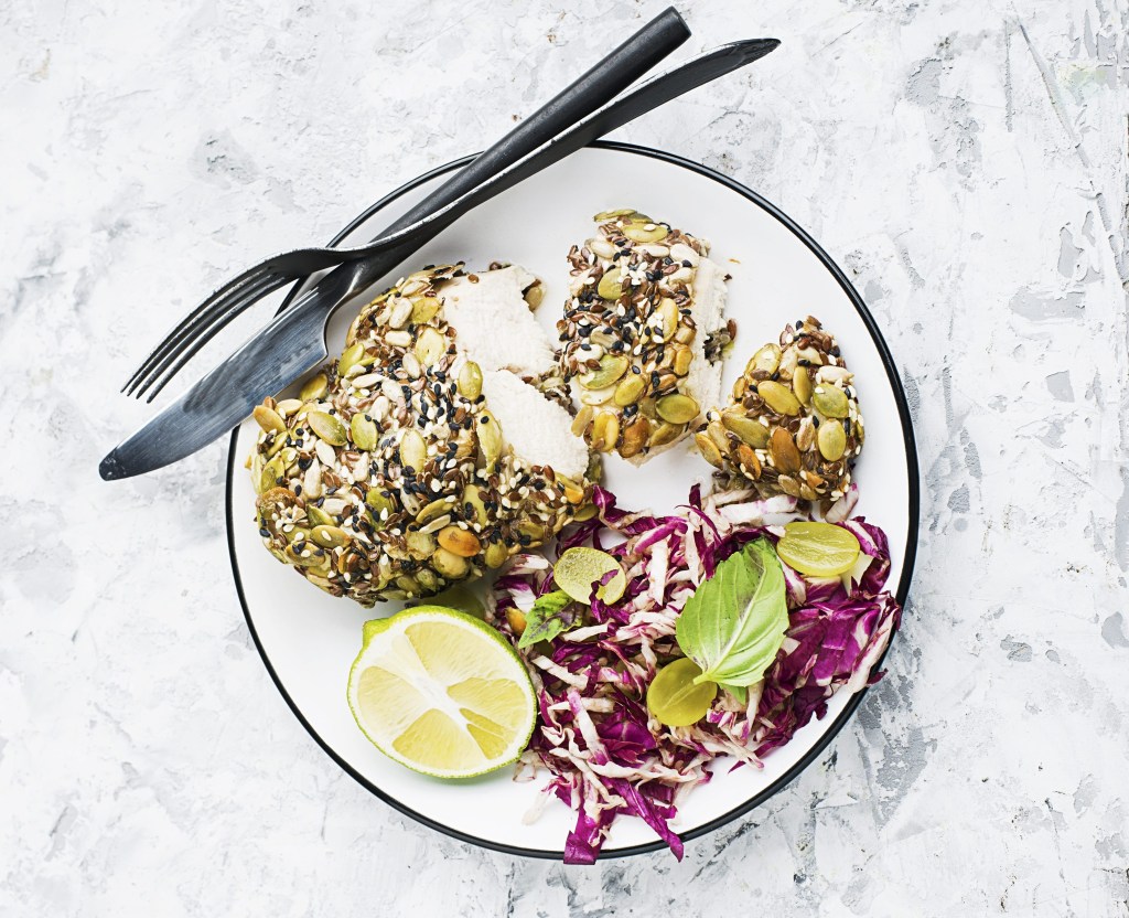 frango-ervas-farelo-aveia 30 receitas low carb fáceis de fazer e que cabem na dieta