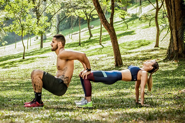 Treino para fazer em casal Treino de 25 minutos para fazer em dupla, acelerar o metabolismo e definir