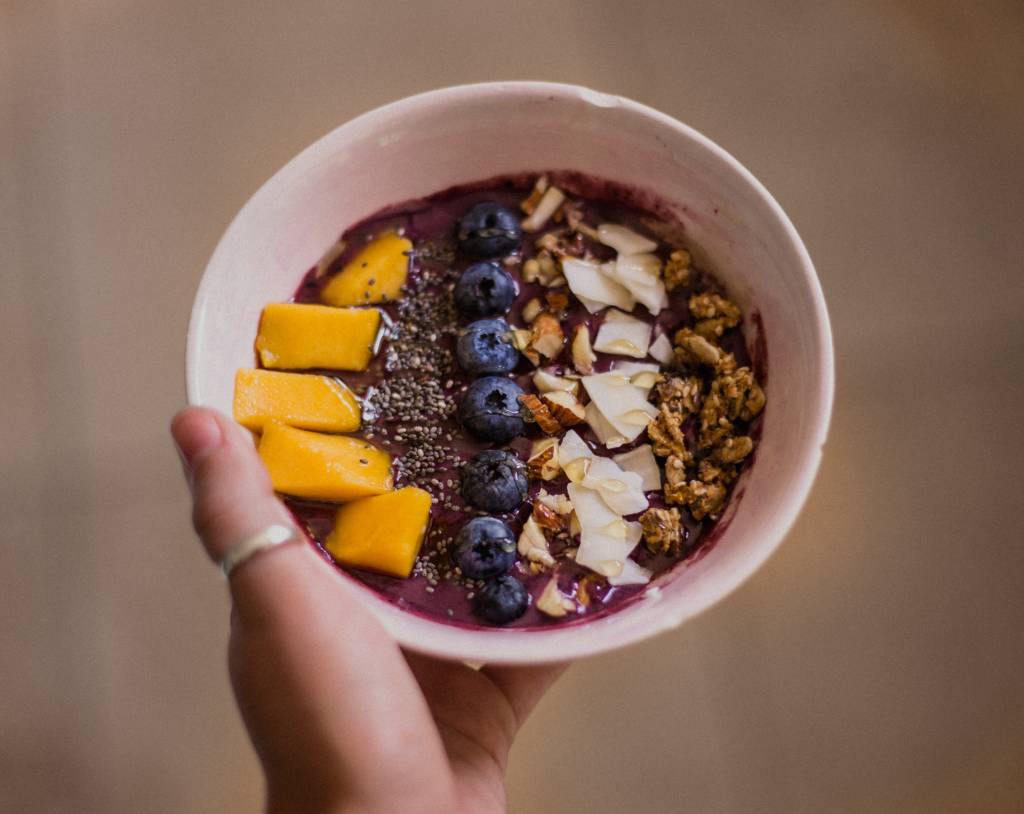 Os bowls prometem ser a comida do verão. Mas será que eles são saudáveis? Os bowls prometem ser a comida do verão. Mas será que eles são saudáveis?