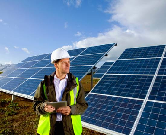 Engenharia Elétrica – O engenheiro eletricista está presente em todos os aspectos que envolvem a energia, desde a geração, a transmissão, o transporte e a distribuição até o uso nas residências e no comércio. Além disso, planeja, supervisiona e executa projetos nas áreas de eletrotécnica, relacionadas à potência da energia. GE Bolsas: cursos de Engenharia Elétrica com até 65% de desconto