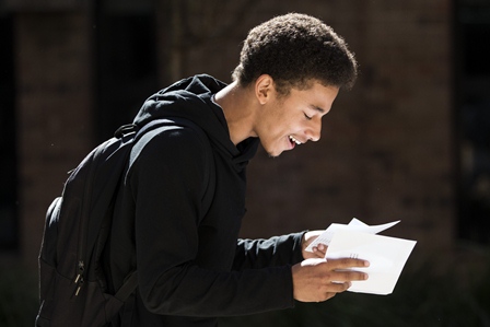 estudando57.jpg Como usar a nota do Enem para entrar na faculdade?