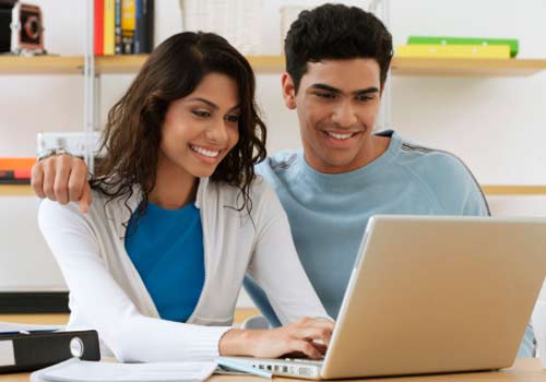 estudantes-ead.jpg UECE/UAB oferecem vagas em cursos de especialização a distância