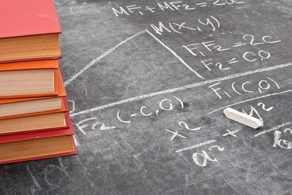 Mathematical equation Como revisar Matemática para o Enem