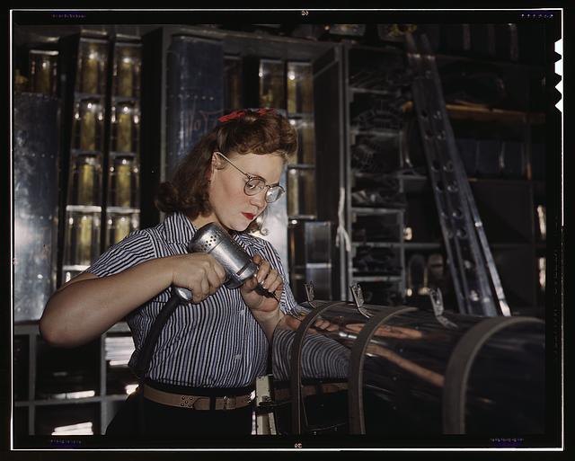 Série de fotografias mostra as mulheres no trabalho durante a 2ª Guerra Mundial