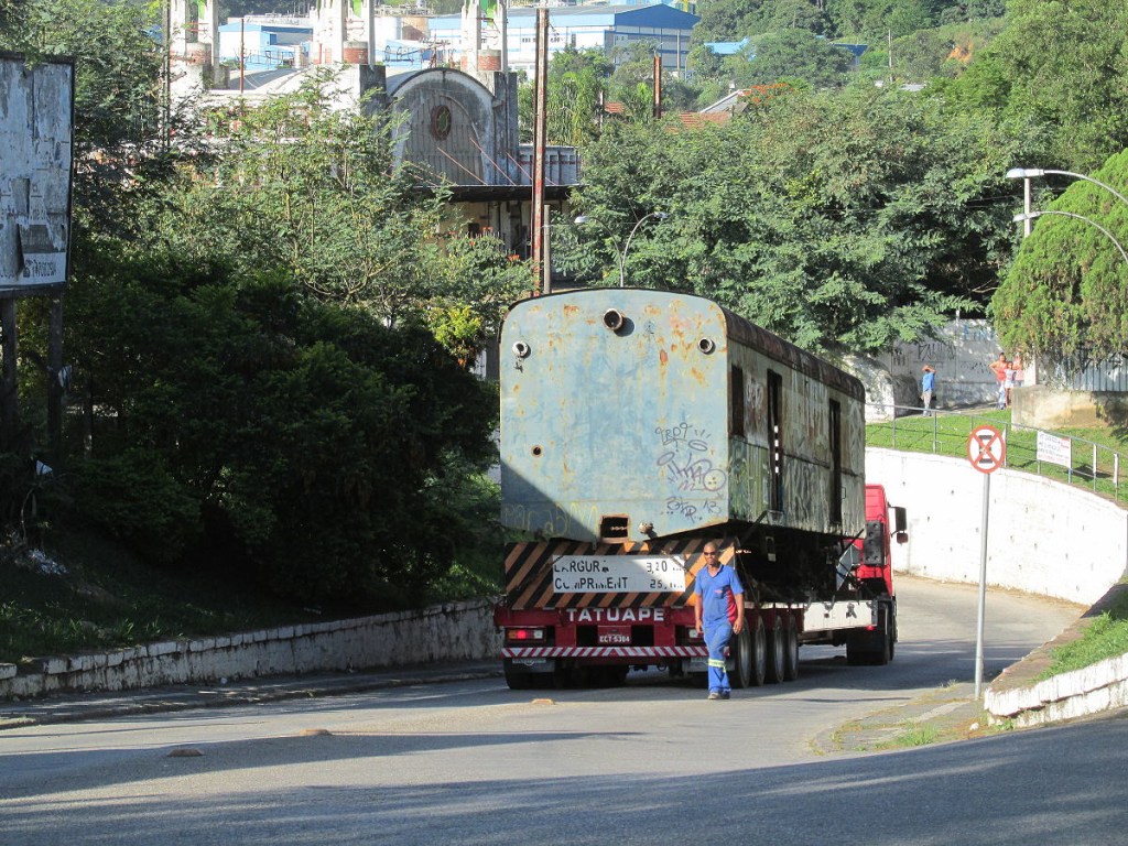 Vagão de trem restaurado por Léo Shehtman na CASACOR vira cinema!