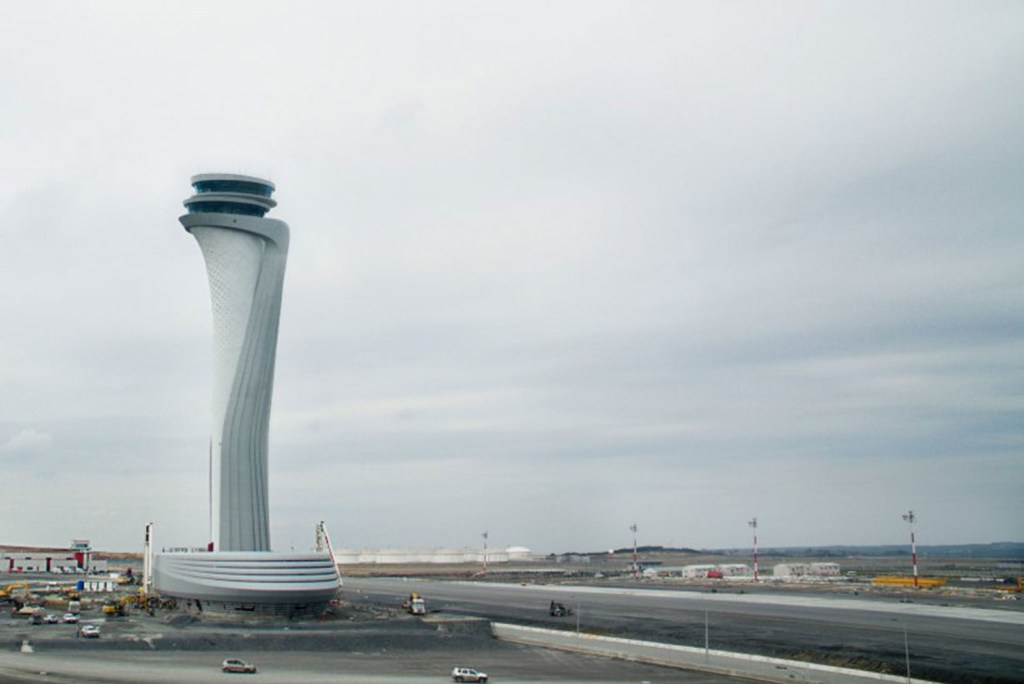 Pininfarina assina torre do aeroporto de Istambul, inspirado em tulipa