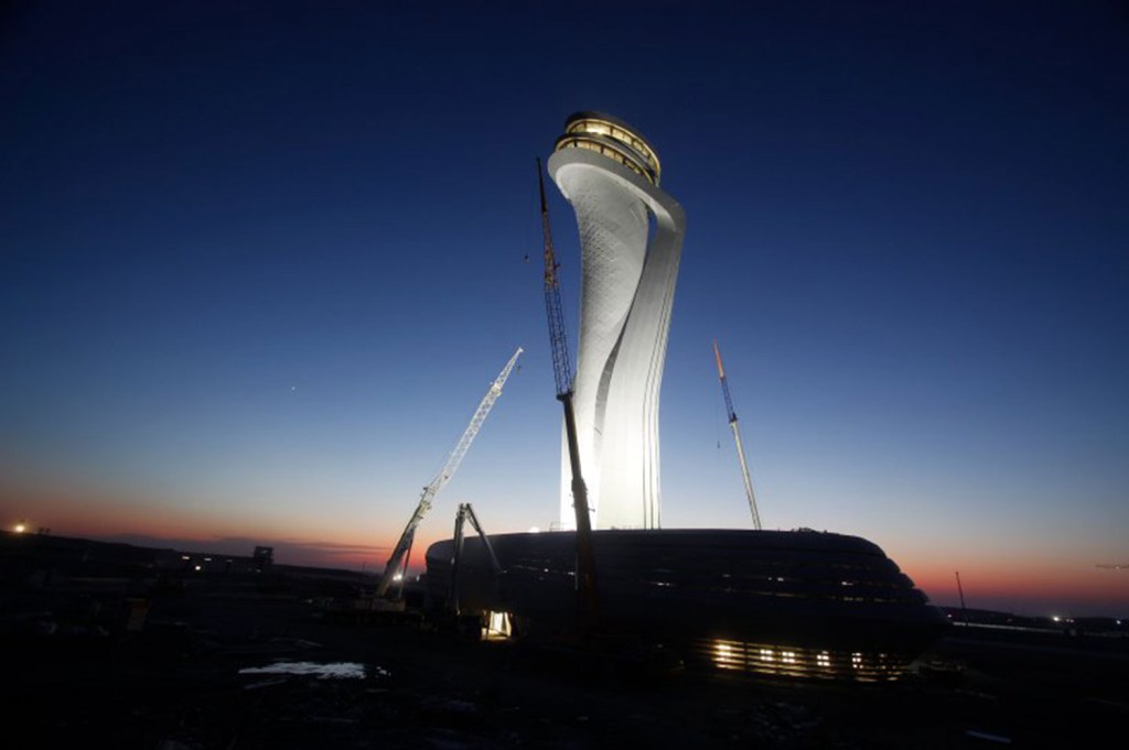 Pininfarina assina torre do aeroporto de Istambul, inspirado em tulipa