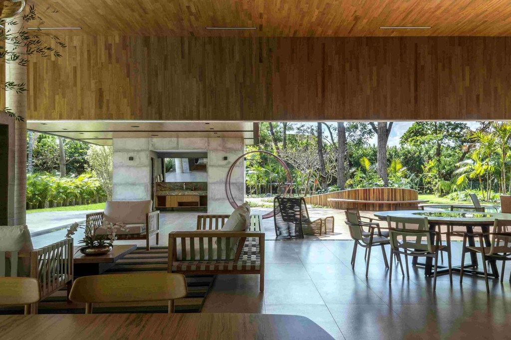 Arquitetura orgânica de casa de Leo Romano valoriza formas do cerrado